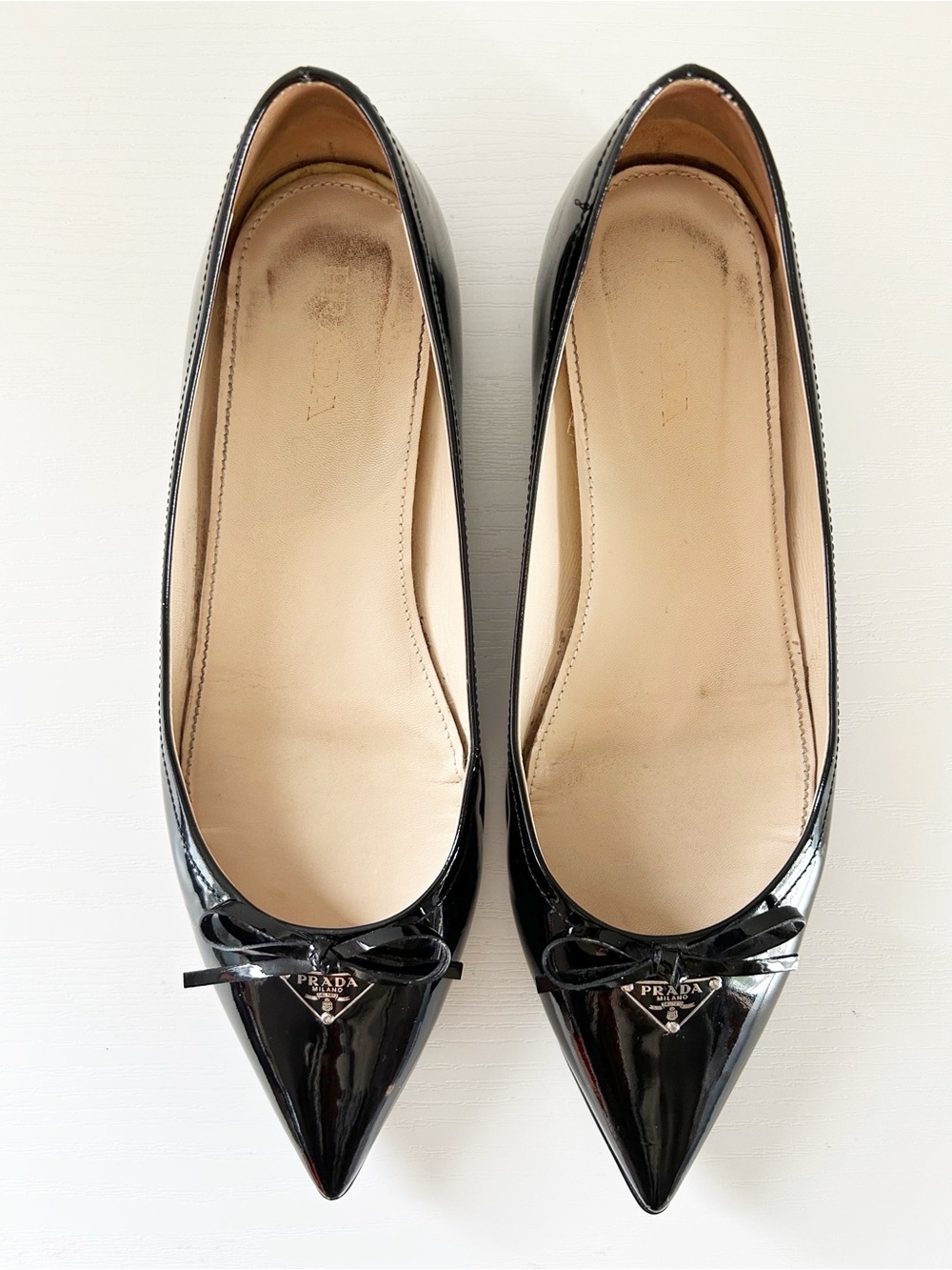 Prada Black Triangle Logo Patent Leather Ballet Flats Pointed Toe Bow Size EU 39